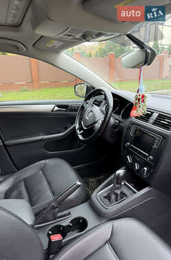 Седан Volkswagen Jetta 2016 в 