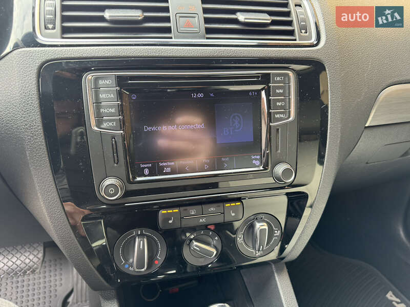 Седан Volkswagen Jetta 2016 в Ужгороде