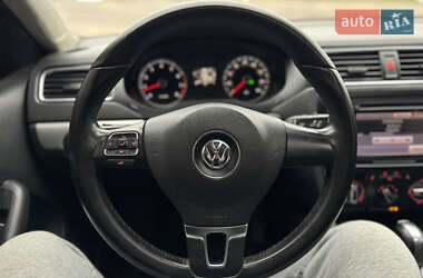 Седан Volkswagen Jetta 2013 в 