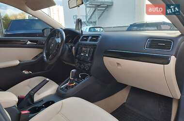 Седан Volkswagen Jetta 2015 в 