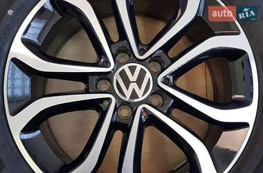 Седан Volkswagen Jetta 2016 в 