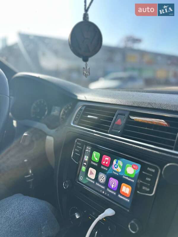 Седан Volkswagen Jetta 2011 в Черновцах