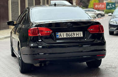 Седан Volkswagen Jetta 2013 в 
