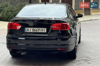 Седан Volkswagen Jetta 2013 в 