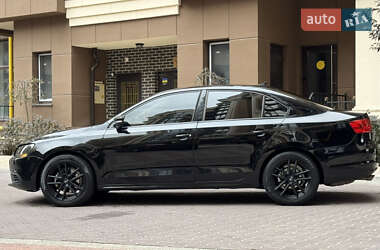 Седан Volkswagen Jetta 2013 в 