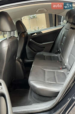 Седан Volkswagen Jetta 2013 в 