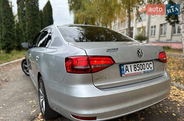 Седан Volkswagen Jetta 2015 в 