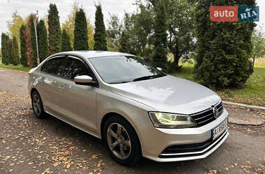 Седан Volkswagen Jetta 2015 в 