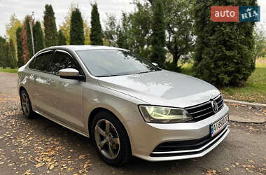 Седан Volkswagen Jetta 2015 в 