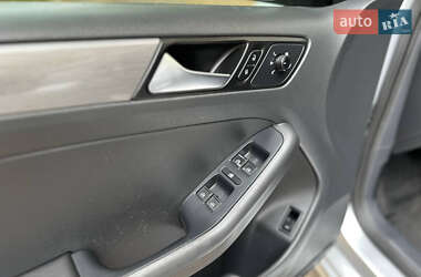 Седан Volkswagen Jetta 2015 в 