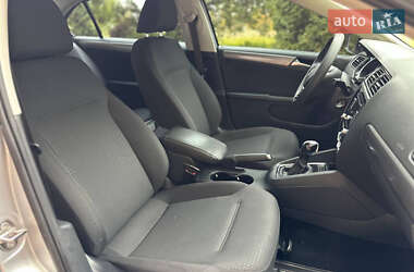 Седан Volkswagen Jetta 2015 в 