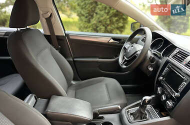 Седан Volkswagen Jetta 2015 в 
