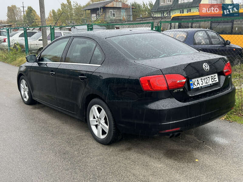 Седан Volkswagen Jetta 2013 в Киеве