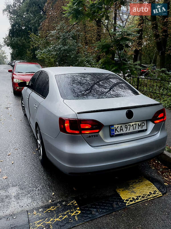 Седан Volkswagen Jetta 2010 в Киеве