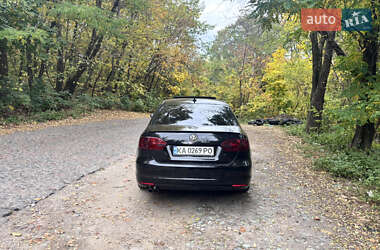 Седан Volkswagen Jetta 2012 в 