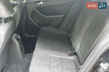 Седан Volkswagen Jetta 2012 в 
