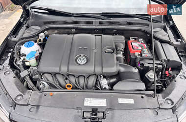Седан Volkswagen Jetta 2012 в 