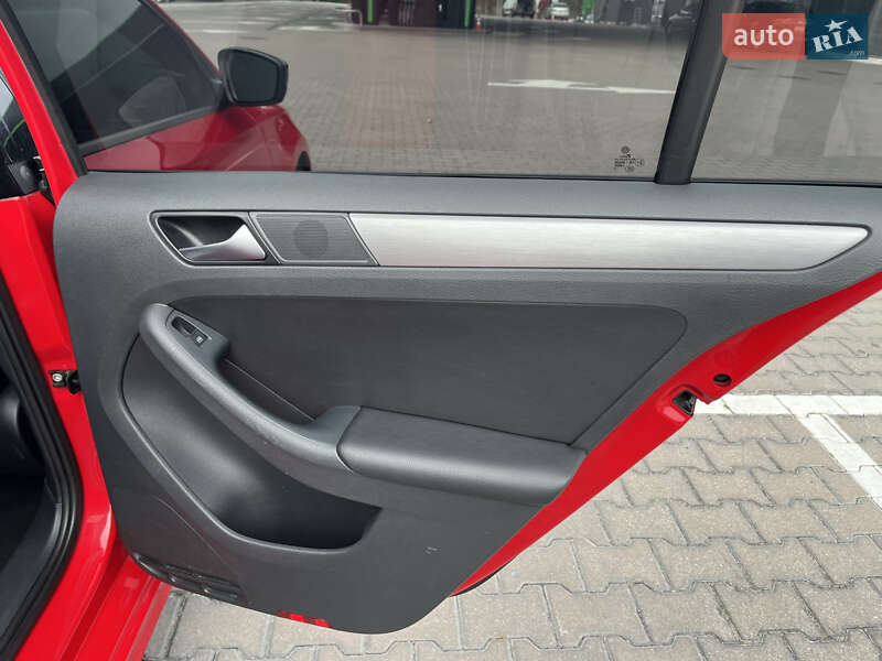 Седан Volkswagen Jetta 2016 в Киеве фото 17 Седан Volkswagen Jetta 2016 в Киеве