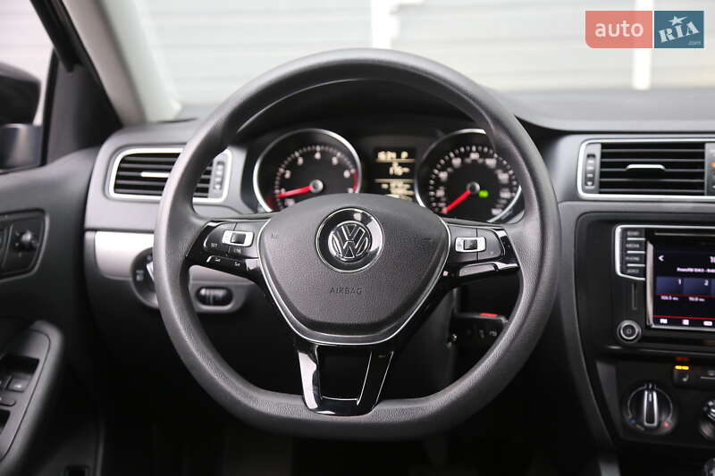 Седан Volkswagen Jetta 2017 в Киеве