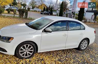 Седан Volkswagen Jetta 2010 в Львові