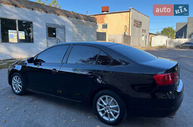 Седан Volkswagen Jetta 2011 в 