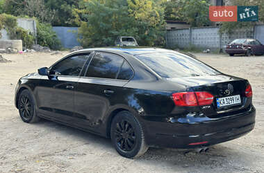 Седан Volkswagen Jetta 2013 в 