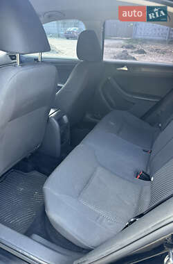 Седан Volkswagen Jetta 2013 в 