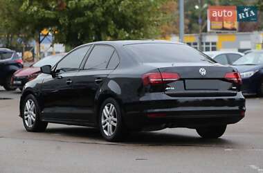 Седан Volkswagen Jetta 2017 в 