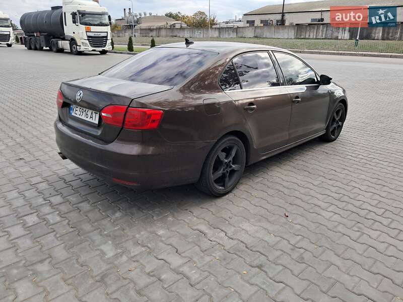 Седан Volkswagen Jetta 2012 в Днепре