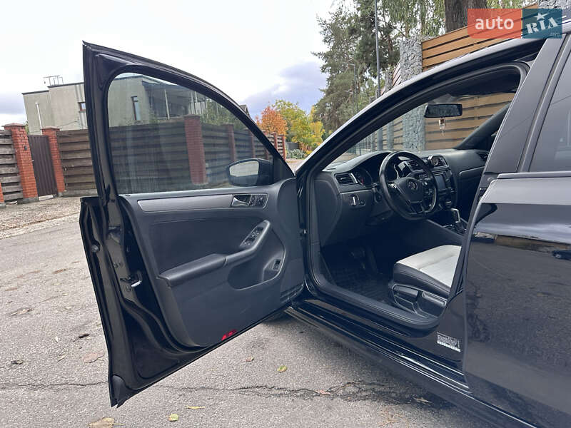 Седан Volkswagen Jetta 2015 в Києві фото 13 Седан Volkswagen Jetta 2015 в Києві