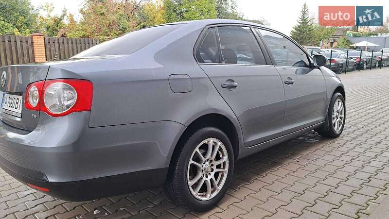 Седан Volkswagen Jetta 2006 в Вишневому фото 3 Седан Volkswagen Jetta 2006 в Вишневому