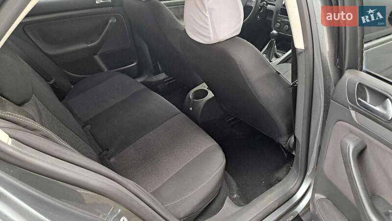 Седан Volkswagen Jetta 2006 в Вишневому фото 12 Седан Volkswagen Jetta 2006 в Вишневому