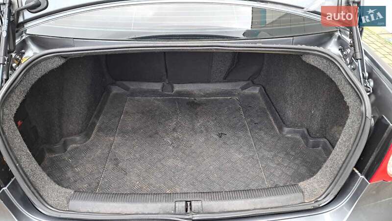 Седан Volkswagen Jetta 2006 в Вишневому фото 18 Седан Volkswagen Jetta 2006 в Вишневому