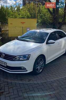 Седан Volkswagen Jetta 2015 в Львові