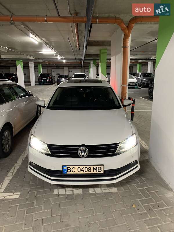 Седан Volkswagen Jetta 2015 в Львове