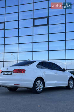 Седан Volkswagen Jetta 2013 в  фото 5 Седан Volkswagen Jetta 2013 в