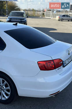 Седан Volkswagen Jetta 2013 в  фото 7 Седан Volkswagen Jetta 2013 в