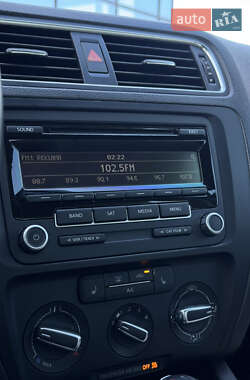 Седан Volkswagen Jetta 2013 в  фото 32 Седан Volkswagen Jetta 2013 в