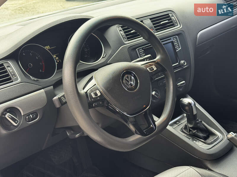 Седан Volkswagen Jetta 2016 в Києві