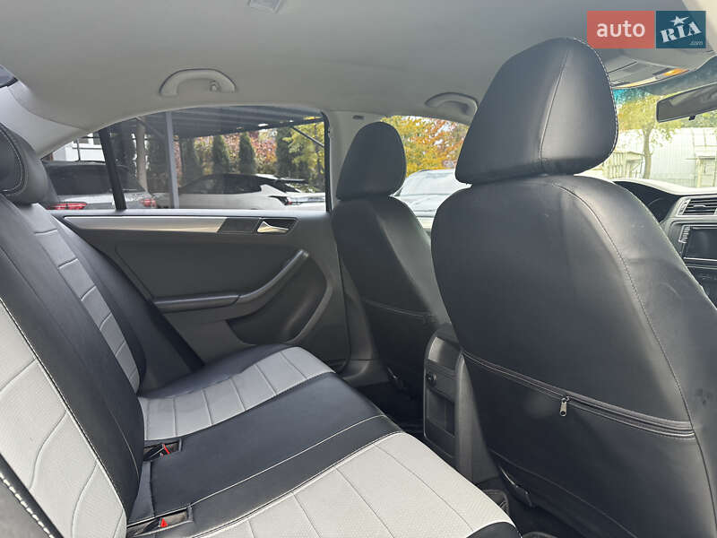Седан Volkswagen Jetta 2016 в Києві