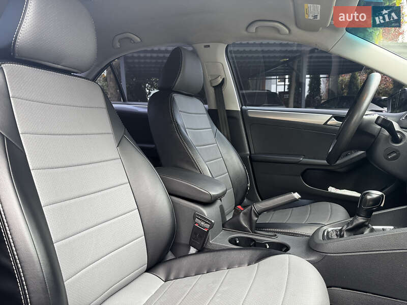 Седан Volkswagen Jetta 2016 в Києві