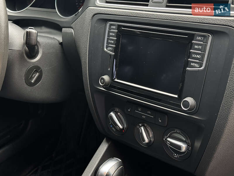 Седан Volkswagen Jetta 2016 в Києві