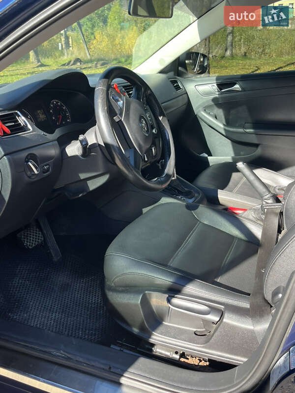 Седан Volkswagen Jetta 2010 в Косове фото 12 Седан Volkswagen Jetta 2010 в Косове