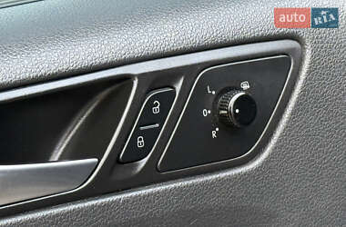 Седан Volkswagen Jetta 2012 в 