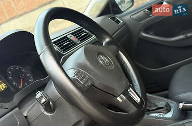 Седан Volkswagen Jetta 2012 в 