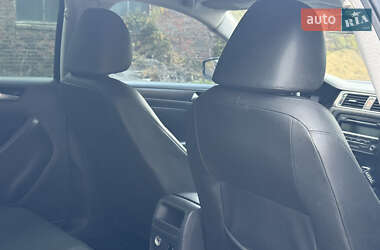 Седан Volkswagen Jetta 2012 в 