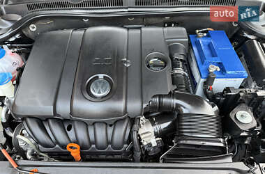Седан Volkswagen Jetta 2012 в 