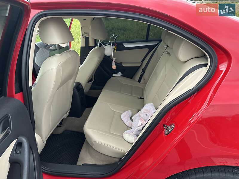 Седан Volkswagen Jetta 2011 в Львове