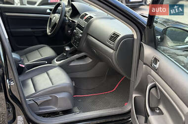 Седан Volkswagen Jetta 2006 в  фото 20 Седан Volkswagen Jetta 2006 в
