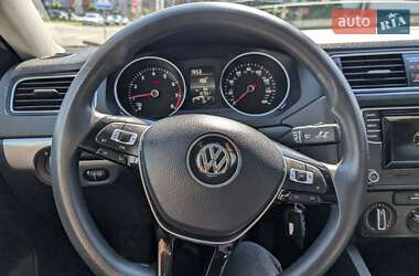Седан Volkswagen Jetta 2017 в 